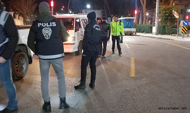 Manisa'da Güvenlik Tedbirleri Üst Seviyeye Çıkarıldı: 300 Polisle Asayiş Uygulaması