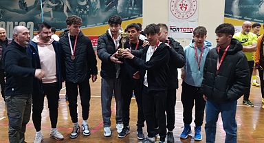 Manisa'da Okul Sporları Yıldızlar Futsal İl Birinciliği Heyecanı Sona Erdi