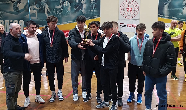 Manisa'da Okul Sporları Yıldızlar Futsal İl Birinciliği Heyecanı Sona Erdi