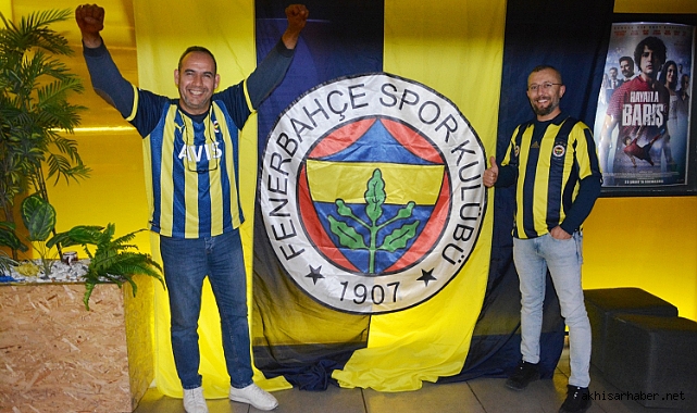 Manisa Fenerbahçeliler Derneği’nin desteğiyle taraftarlar Zaferin Rengi filmini izledi 