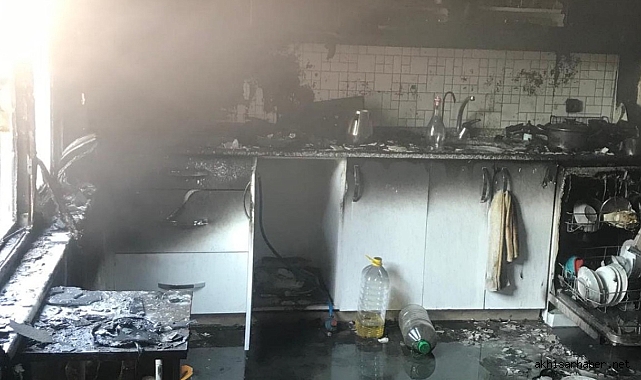 Manisa Şehzadeler'de Yangın Kontrol Altına Alındı: Ekipler Geceyi Aydınlattı