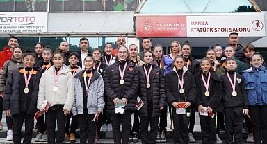 Manisa Sporun Zirvesinde: İl Müdürü Öztürk Başarılı Sporcuları Ağırladı