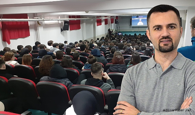 Psikolog Enis Geçek'ten 12. Sınıf öğrencilerine seminer