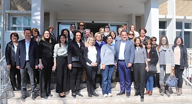 Ahşap Boyama Sanatının İncelikleri: İlknur Kuloğlu'ndan 'İlk Işık' Sergisi
