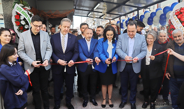 Akhisar'a Yeni Deniz Ürünleri Restoranı: Hamsi Finger Açıldı!