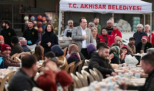 Akhisar Belediye Başkanı Besim Dutlulu Efendi Mahallesi'nde İftar Verdi