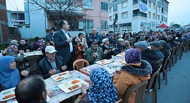 Akhisar Belediyesi’nin Ramazan Sofrası Seyitahmet Mahallesinde kuruldu