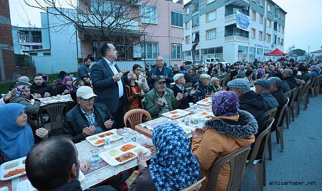 Akhisar Belediyesi’nin Ramazan Sofrası Seyitahmet Mahallesinde kuruldu