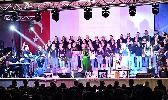Akhisar Belediyesi Popüler Müzik Korosu'ndan Unutulmaz Bir Gece
