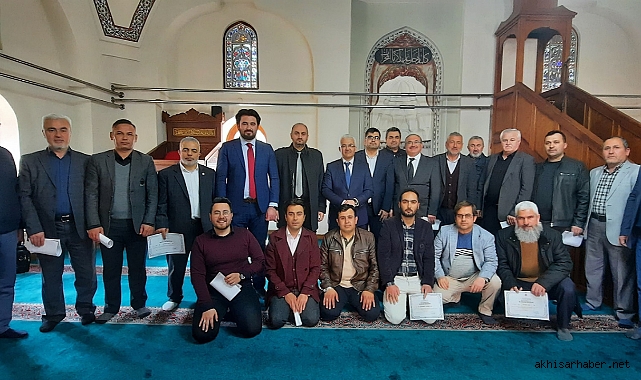 Akhisar'da Din Görevlilerine "Etkili Hutbe Sunumu" Eğitimi