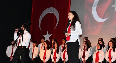 Akhisar'da İstiklal Marşı ve Mehmet Akif Ersoy Anma Programı Gerçekleştirildi