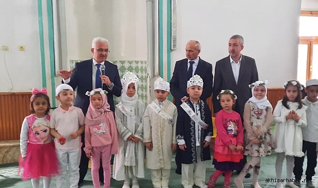 Akhisar'da Miniklerin Kur'an Okuma Heyecanı