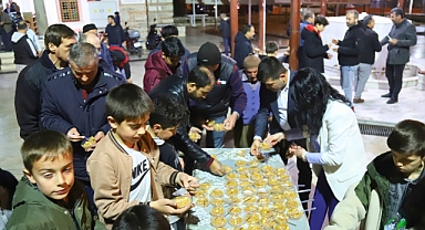 Akhisar Haber Ailesinden Ramazan Ayına Özel Helva İkramı