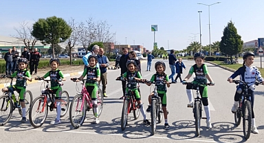 Akhisar İlçe Spor'un Bisiklet Mücadelesinde Zaferi: Bölgesel 2. Grup Yarışlarında Başarılar