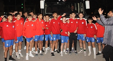 Akhisar Yıldırımspor U-14 Takımı Bölge Şampiyonu Olarak Coşkuyla Karşılandı