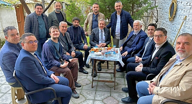 Akhisarlı Dünya Şampiyonu Berber Ferdi Deren'den Lokma Hayrı