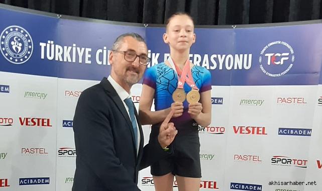 Akhisarlı Genç Cimnastikçi Siraç Güzel'den Üç Altın Madalya Başarısı