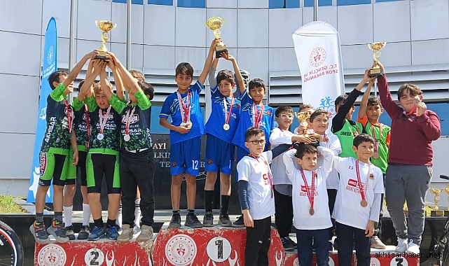 Akhisarlı Minikler Manisa İl Birinciliği'nde Zirveye Çıktı