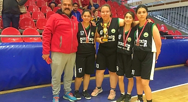 Ali Şefik Ortaokulu Yıldız Kız 3x3 Basketbol Takımı İl Üçüncüsü Oldu