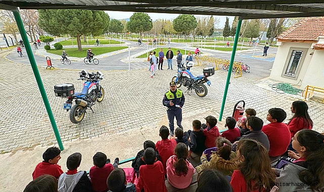 Bilinçli Nesiller İçin Trafik Güvenliği: Akhisar Jandarma'dan Eğitim Atağı