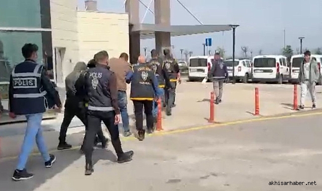 Manisa'da Avukat Kılıklı Dolandırıcılar Yakalandı: 5 Şüpheli Tutuklu