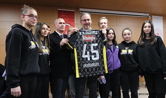 Ömer İşçi ve Muharrem Kasapoğlu, Akhisar'ın Amatör Sporcularıyla Bir Arada