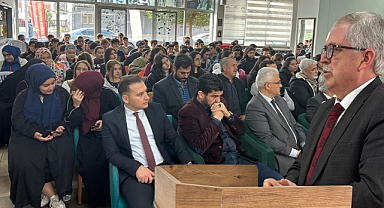 Prof. Dr. Çağfer Karadaş Akhisar’da gençlerin sorularını yanıtladı
