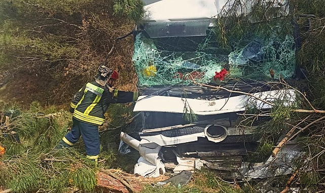 Soma'da Tırın Yoldan Çıkması Sonucu Şoför Yaralandı