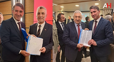 Akhisar Bakkallar ve Benzerleri Esnaf Odası Başkanı, Ticaret Bakanı ve TESK Başkanı ile Görüştü