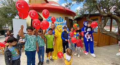 Akhisar'da 23 Nisan Coşkusu: CHP Akhisar İlçe Başkanlığından Çocuklara Özel Etkinliklerle Buluşma