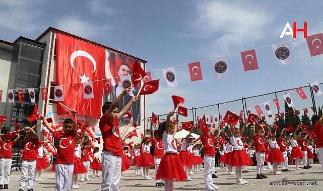 Akhisar'da 23 Nisan Ulusal Egemenlik ve Çocuk Bayramı Coşkusu