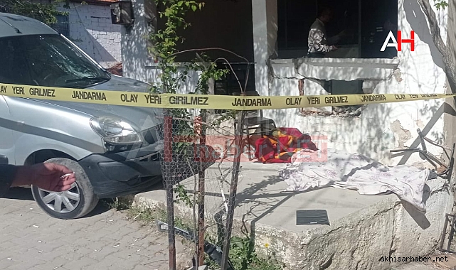 Akhisar'da araç kahvehaneye daldı! 1 kişi hayatını kaybetti 2 kişi yaralandı