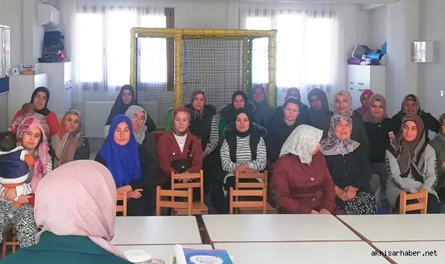 Akhisar'da Genç Ailelere Yönelik Eğitici Seminerler Başladı