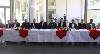 Akhisar'da Ramazan Bayramının birinci günü bayramlaşma töreni yapıldı