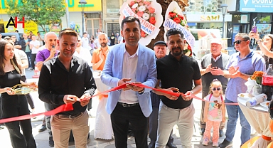 Akhisar'da TADES Telefon, Aksesuar ve Elektronik Mağazası Açıldı
