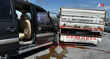 Akhisar'da Trafik Kazası: İki Kamyonet Çarpıştı, 1 Yaralı