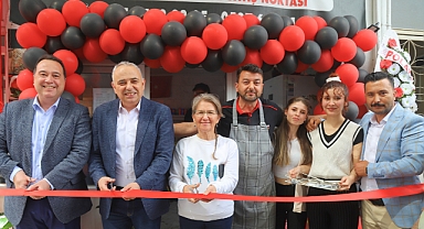Akhisar’da Yeni Lezzet Durağı: Dinçer Kokoreç Açıldı