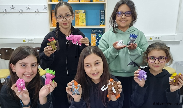 Akhisar Kendin Yap Atölyesi ve Havelsan'dan Deprem Bölgesine Anlamlı Yardım