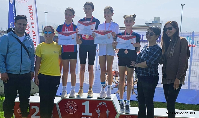 Akhisarlı Genç Sporcular Bölge Şampiyonu Oldu