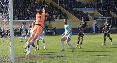 Akhisarspor Zorlu Deplasmanda Fatsa'ya Boyun Eğdi