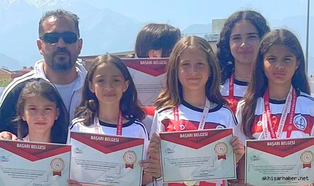 Atatürk Ortaokulu Ege Bölgesi 2.si Oldu: Türkiye Finallerine Yolculuk Başlıyor