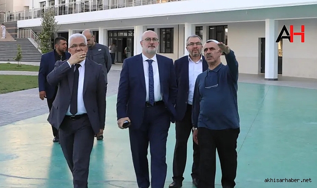 Diyanet Akademisi Başkanı Doç. Dr. Enver Osman Kaan, Akhisar'daki Kur'an Kursunu Ziyaret Etti