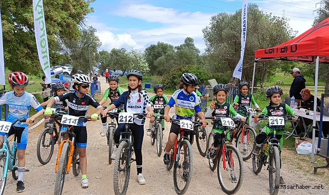 İzmir Yarış Pistinde Akhisarlı Gençlerin Büyük Başarısı