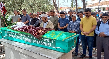 Kazada hayatını kaybedenler Kayışlar Mahallesinde son yolculuğuna uğurlandı