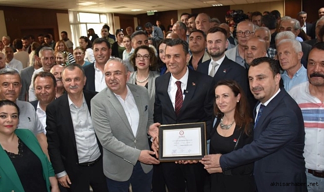 Manisa Büyükşehir Belediyesi Yeni Başkanı Ferdi Zeyrek Mazbatasını aldı