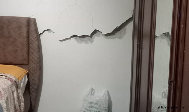 Ragıpbey Mahallesi'nde Yurt Yıkımı Esnasında Komşu Binada Çatlaklar Oluştu