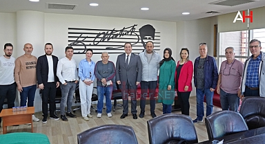 Akhisar Belediye Başkanı Besim Dutlulu, Basın Mensuplarını Ağırladı