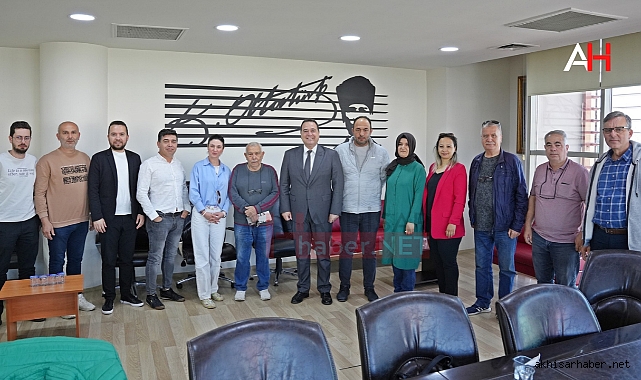 Akhisar Belediye Başkanı Besim Dutlulu, Basın Mensuplarını Ağırladı