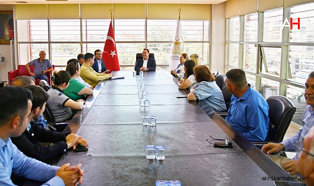 Akhisar Belediye Başkanı Besim Dutlulu, CHP Mahalle Temsilcileriyle Buluştu