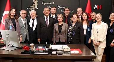 Akhisar CHP Heyeti, TBMM'de Özgür Özel ile Bir Araya Geldi